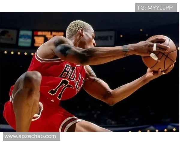 足球前场万金油球星的多面角色与战术价值解析